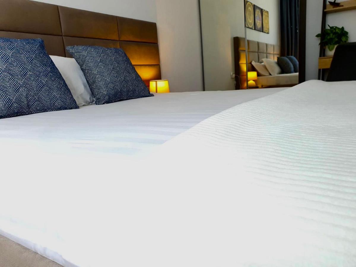 Executive Apartment Avantgarden Coresi Brasov Bagian luar foto